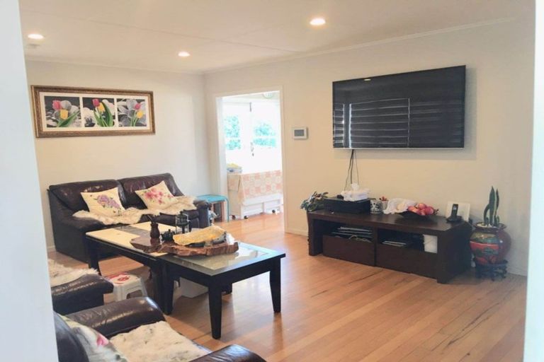 Photo of property in 12 Kereru Street, Henderson, Auckland, 0612