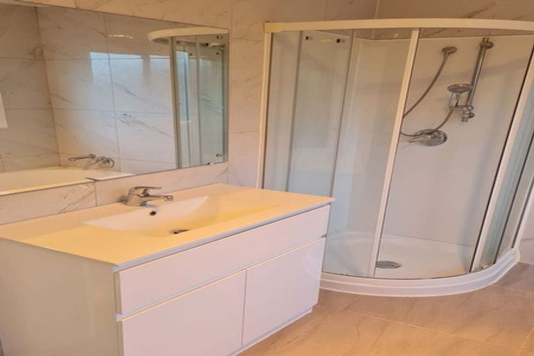 Photo of property in 66e Woodglen Road, Glen Eden, Auckland, 0602