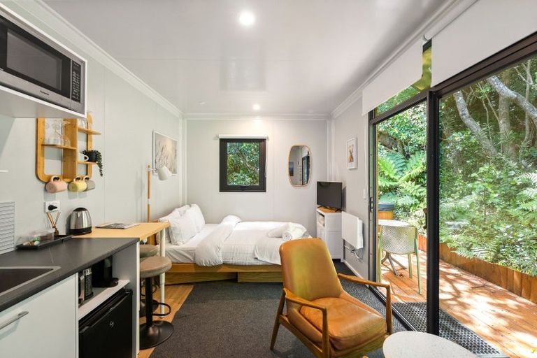 Photo of property in 52 Amapur Drive, Khandallah, Wellington, 6035