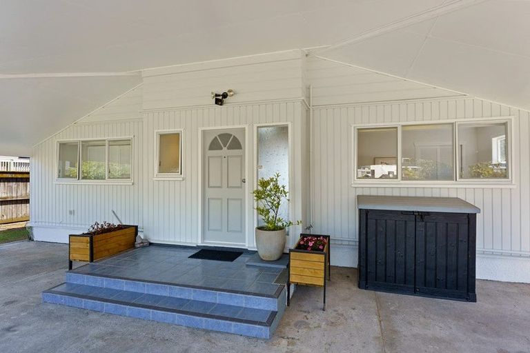 Photo of property in 11 Makora Road, Otaihanga, Paraparaumu, 5036