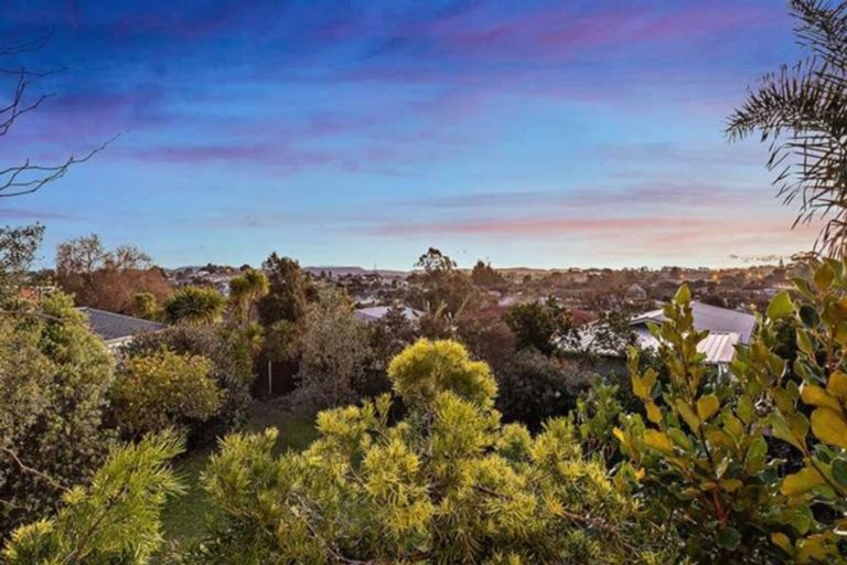 Photo of property in 3 Seabar Place, Glen Eden, Auckland, 0602