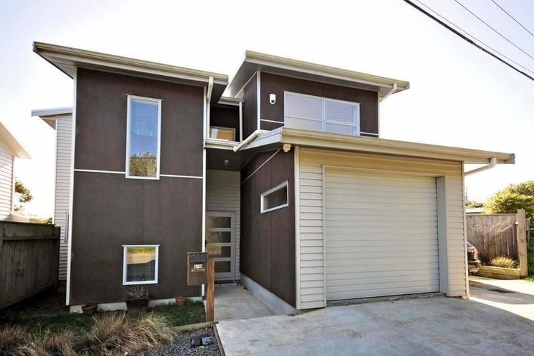 Photo of property in 47b Lyndfield Lane, Newlands, Wellington, 6037