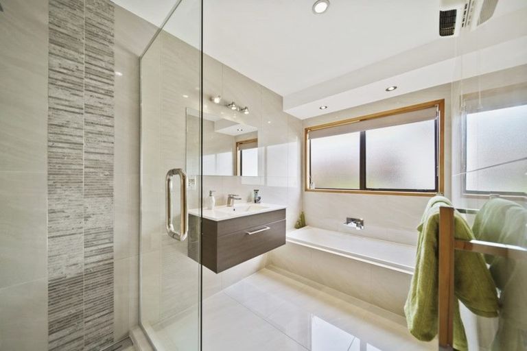 Photo of property in 26 Loloma Drive, Half Moon Bay, Auckland, 2012