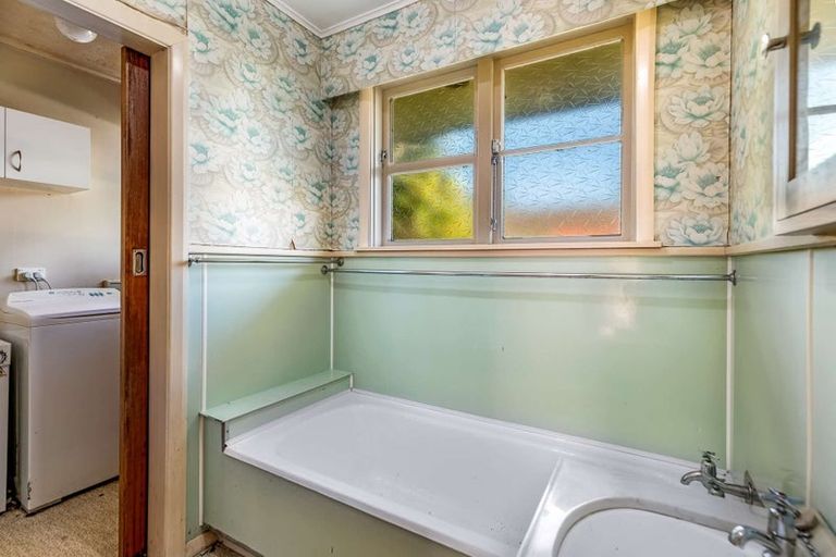 Photo of property in 46 Karaka Crescent, Levin, 5510