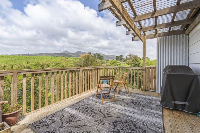 Photo of property in 15 Linda Street, Oakura, 4314