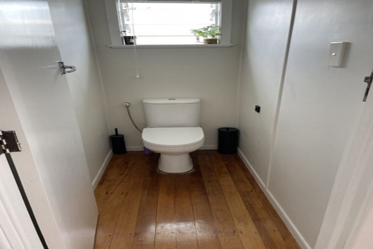 Photo of property in 12 Albert Road, Kelston, Auckland, 0602