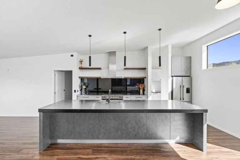 Photo of property in 57 Stratford Drive, Mount Pisa, Cromwell, 9383