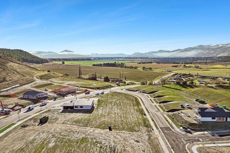 Photo of property in 6 Lake Mckay Drive, Luggate, 9382