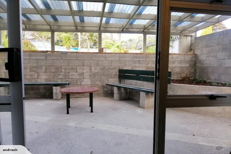 Photo of property in 28 Vina Place, Massey, Auckland, 0614