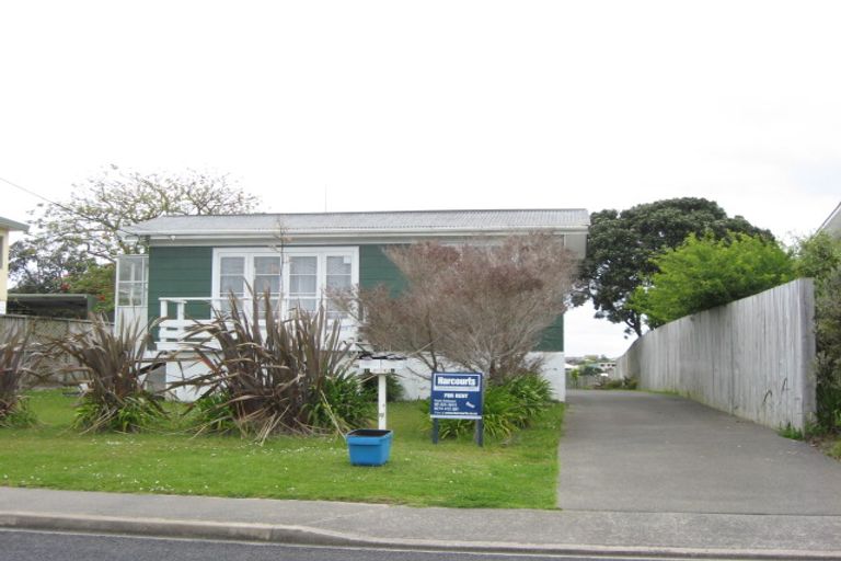 Photo of property in 2/1341 Whangaparaoa Road, Army Bay, Whangaparaoa, 0930