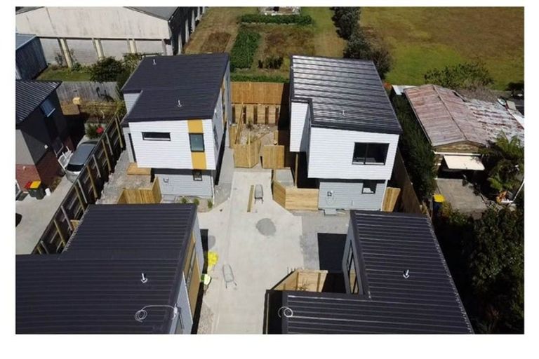 Photo of property in 4/4 Edgerton Road, Te Atatu Peninsula, Auckland, 0610