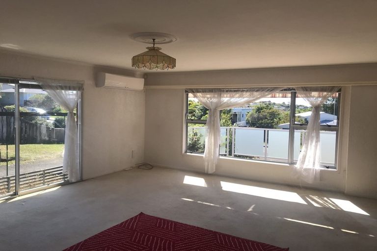 Photo of property in 6 Birdie Place, Red Beach, 0932