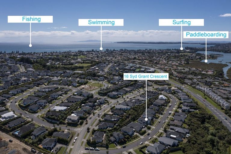 Photo of property in 16 Syd Grant Crescent, Orewa, 0931