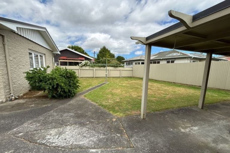 Photo of property in 351 Oxford Street, Levin, 5510