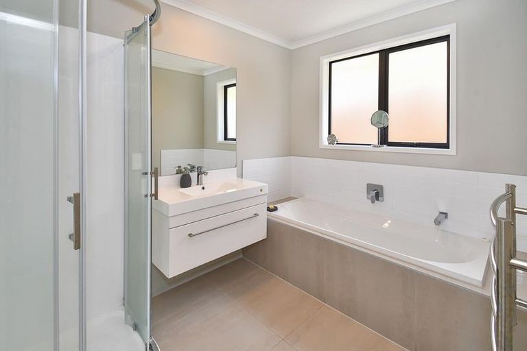 Photo of property in 10 Helenvale Crescent, Pokeno, 2402