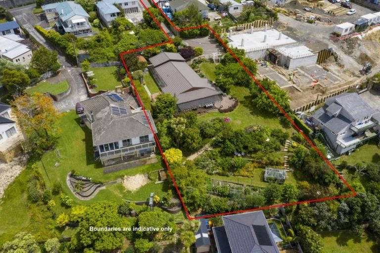 Photo of property in 547 Glenfield Road, Glenfield, Auckland, 0629