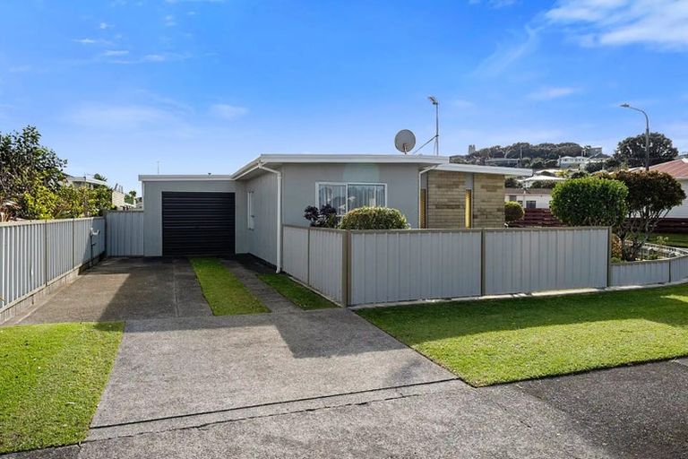 Photo of property in 1 Naumai Place, Spotswood, New Plymouth, 4310