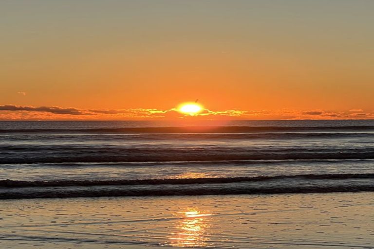 Photo of property in 2 Dawick Street, Foxton Beach, Foxton, 4815