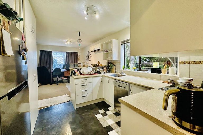 Photo of property in 2/92 North Avon Road, Richmond, Christchurch, 8013