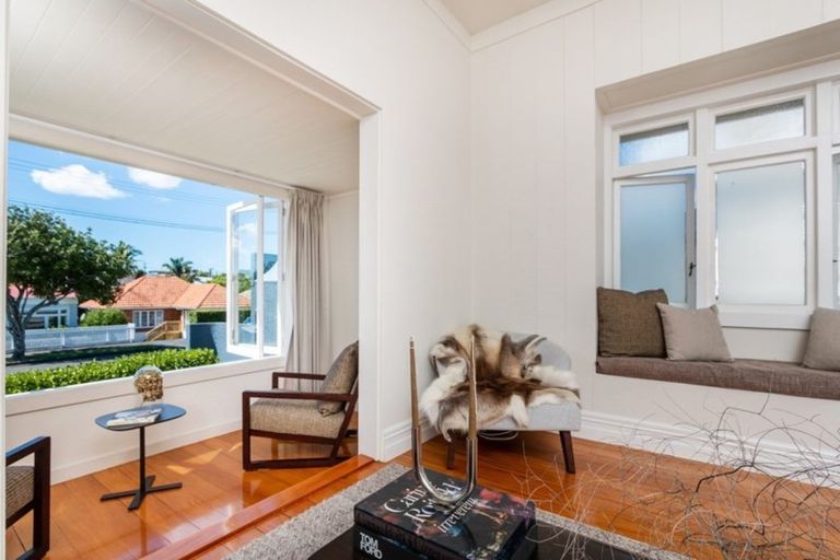 Photo of property in 10 Westmere Park Avenue, Westmere, Auckland, 1022