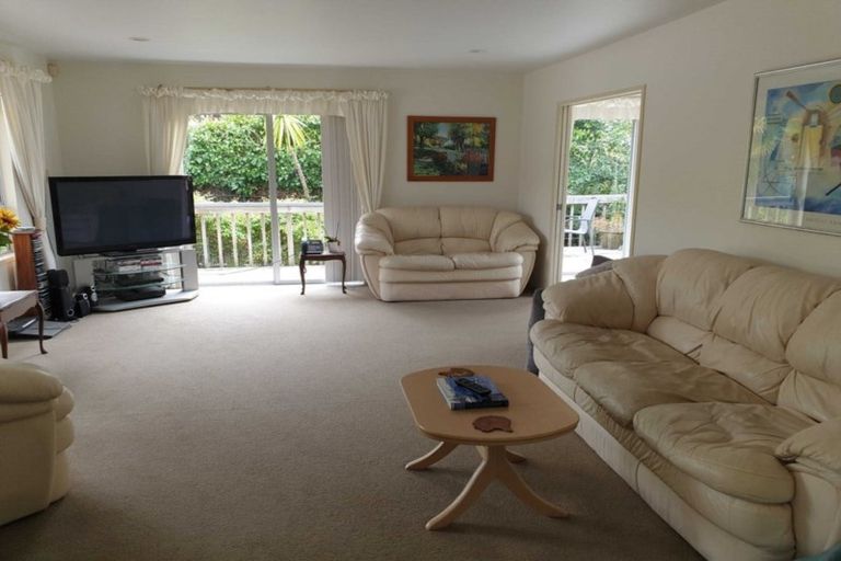 Photo of property in 17 Prestige Place, Castor Bay, Auckland, 0620