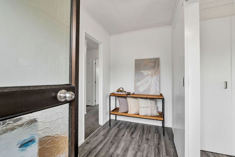 Photo of property in 33 Riversdale Drive, Merrilands, New Plymouth, 4312