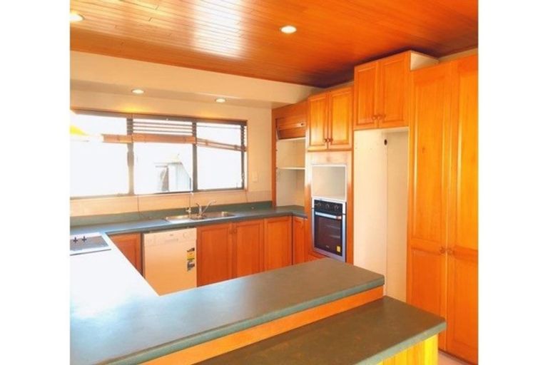 Photo of property in 2/93 Sunnybrae Road, Hillcrest, Auckland, 0627