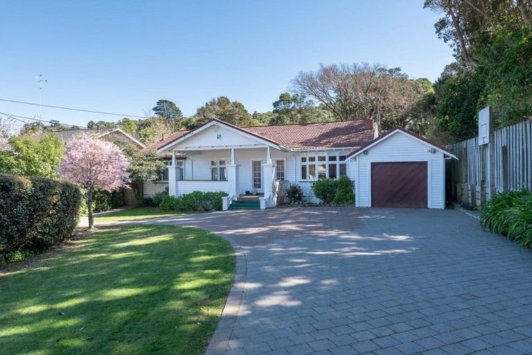 Photo of property in 52 Homewood Avenue, Karori, Wellington, 6012