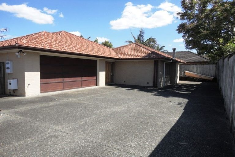 Photo of property in 14 Gilford Place, East Tamaki Heights, Auckland, 2016