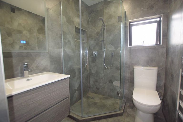 Photo of property in 1/112 View Road, Sunnyvale, Auckland, 0612