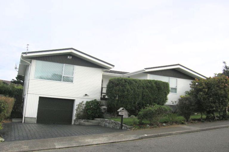 Photo of property in 15 Lomita Road, Johnsonville, Wellington, 6037