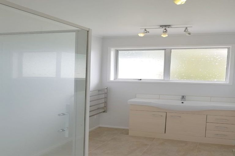 Photo of property in 1/51 Shanaway Rise, Hillcrest, Auckland, 0627