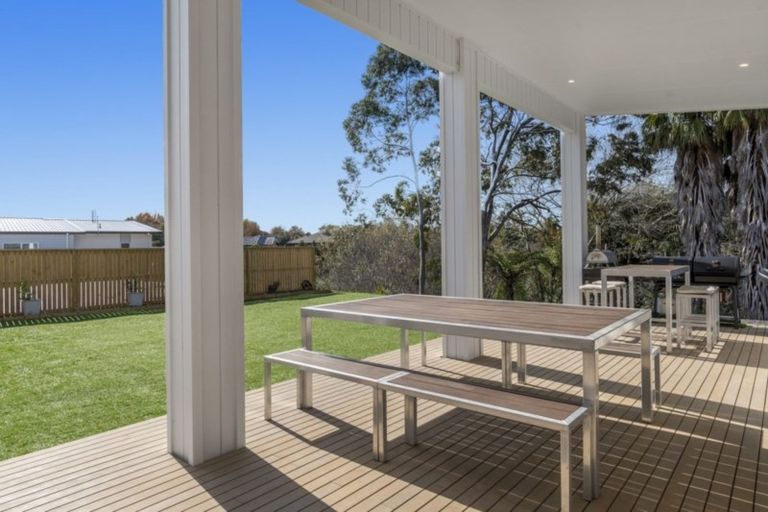 Photo of property in 9 Washingtonia Way, Omokoroa, 3114