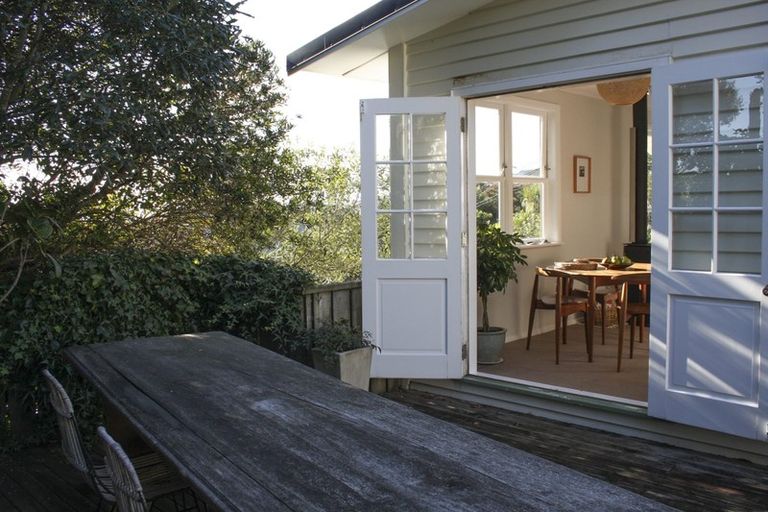 Photo of property in 2 Paparangi Crescent, Paparangi, Wellington, 6037