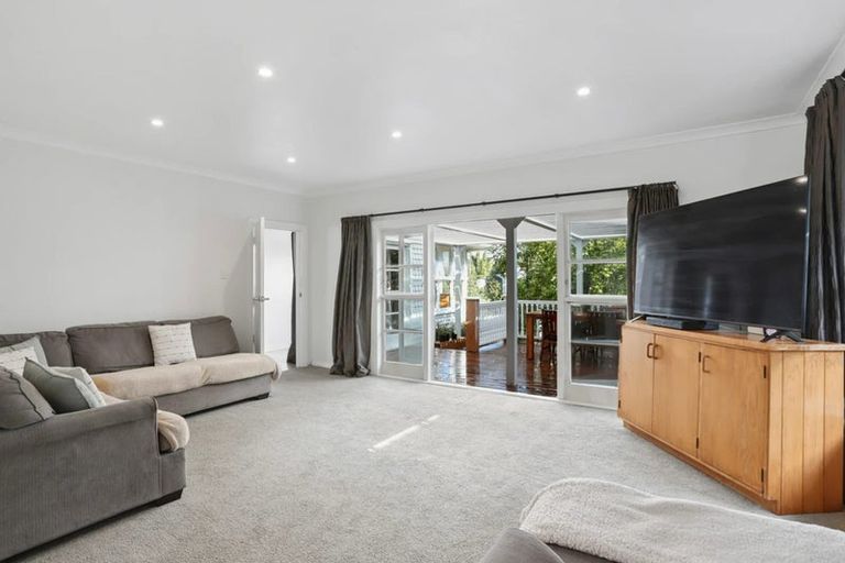 Photo of property in 15 Kingdale Road, Henderson, Auckland, 0610