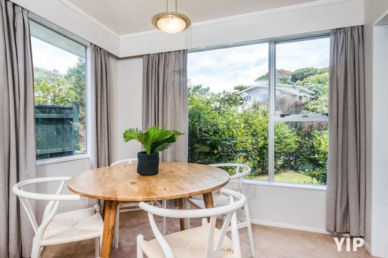 Photo of property in 65 Gloaming Hill, Titahi Bay, Porirua, 5022