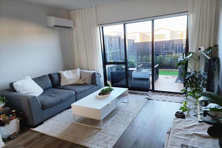 Photo of property in 9 Kiato Lane, Flat Bush, Auckland, 2019