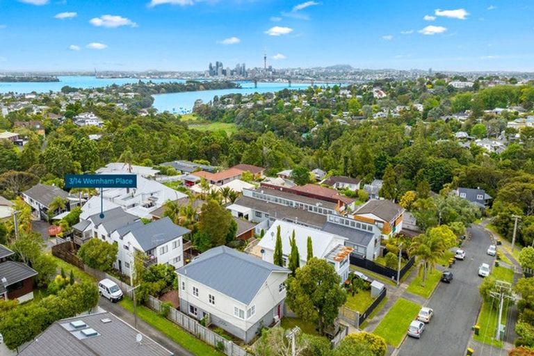 Photo of property in 3/14 Wernham Place, Northcote, Auckland, 0626
