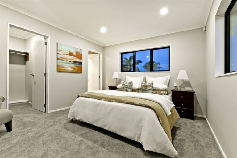 Photo of property in 28 Bernleigh Terrace, West Harbour, Auckland, 0618