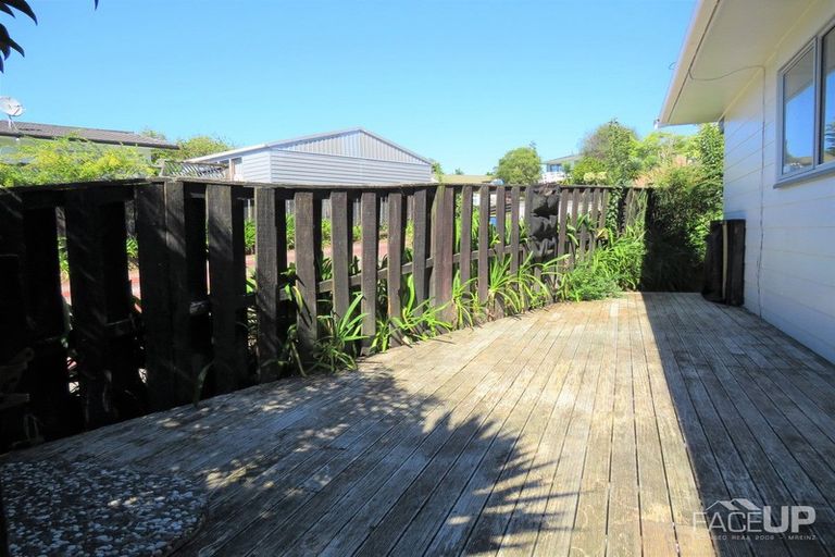 Photo of property in 15 Bellringer Road, Massey, Auckland, 0614