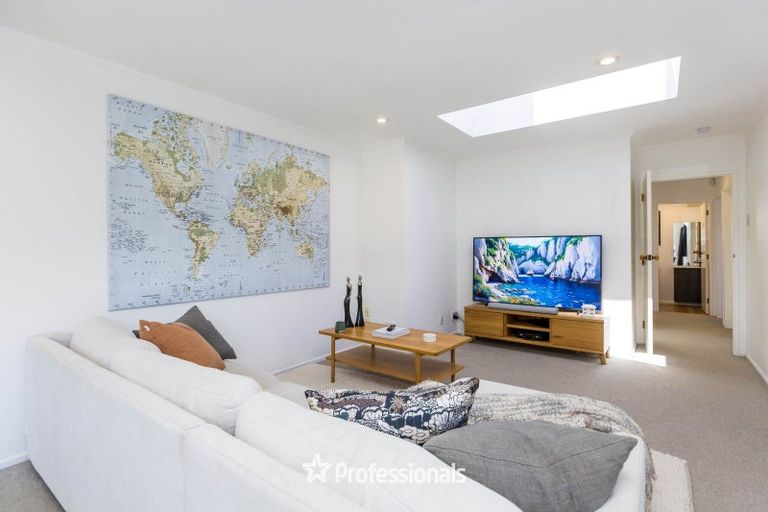 Photo of property in 2 Bathurst Street, Heretaunga, Upper Hutt, 5018