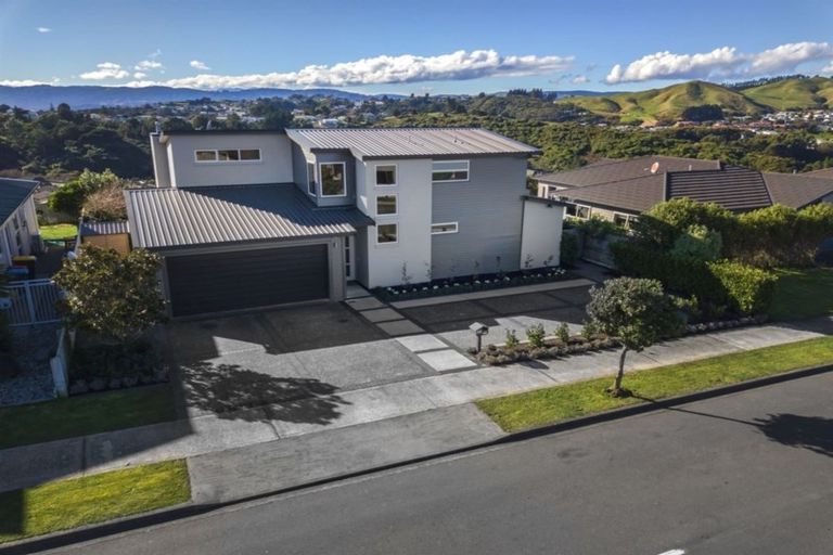 Photo of property in 96 Te Puia Drive, Aotea, Porirua, 5024