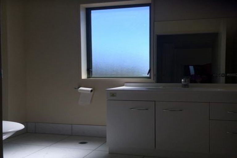 Photo of property in 4 Mitika Way, Strathmore Park, Wellington, 6022