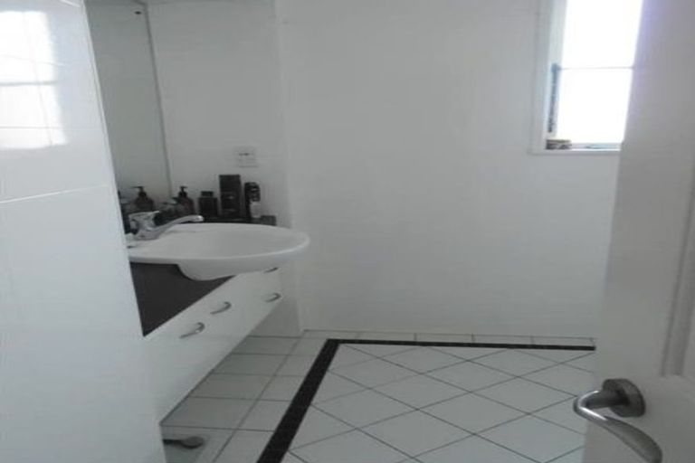 Photo of property in Gull - Unmanned, 1/1 Rangitira Avenue, Takapuna, Auckland, 0622