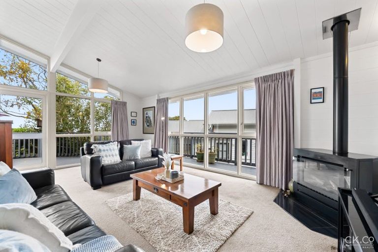 Photo of property in 224 Dowse Drive, Maungaraki, Lower Hutt, 5010