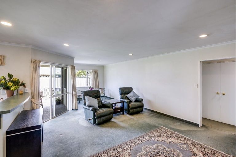 Photo of property in 19 Addington Place, Taradale, Napier, 4112