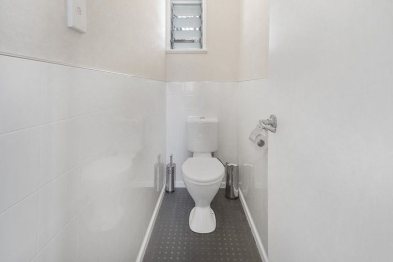 Photo of property in 10 Firle Place, Green Bay, Auckland, 0604