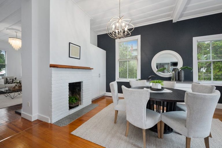 Photo of property in 30 Maritime Terrace, Birkenhead, Auckland, 0626