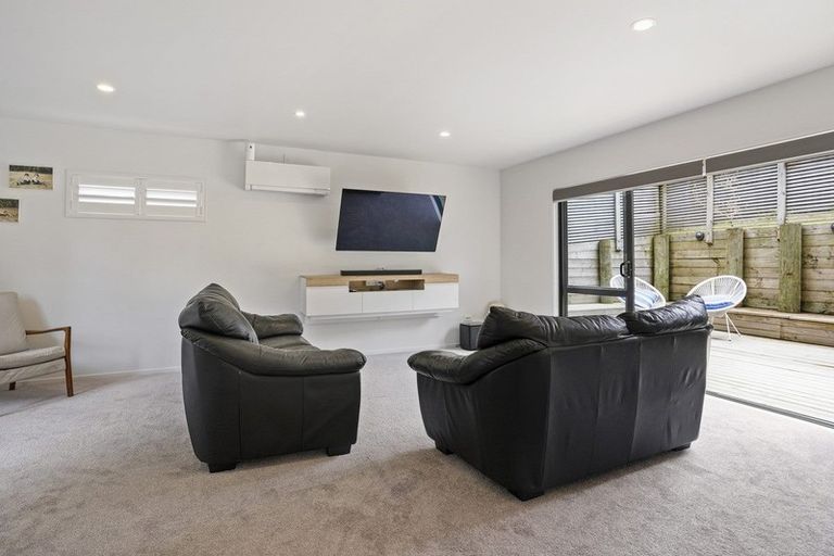 Photo of property in 18a Cottam Grove, Northcross, Auckland, 0632