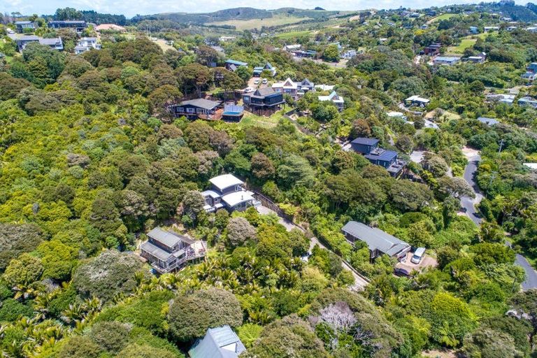 Photo of property in 18 Victoria Road South, Onetangi, Waiheke Island, 1081